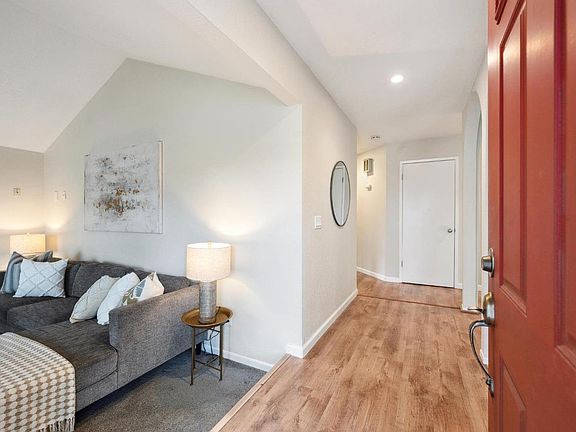 4th image of 1189 San Rafael Drive