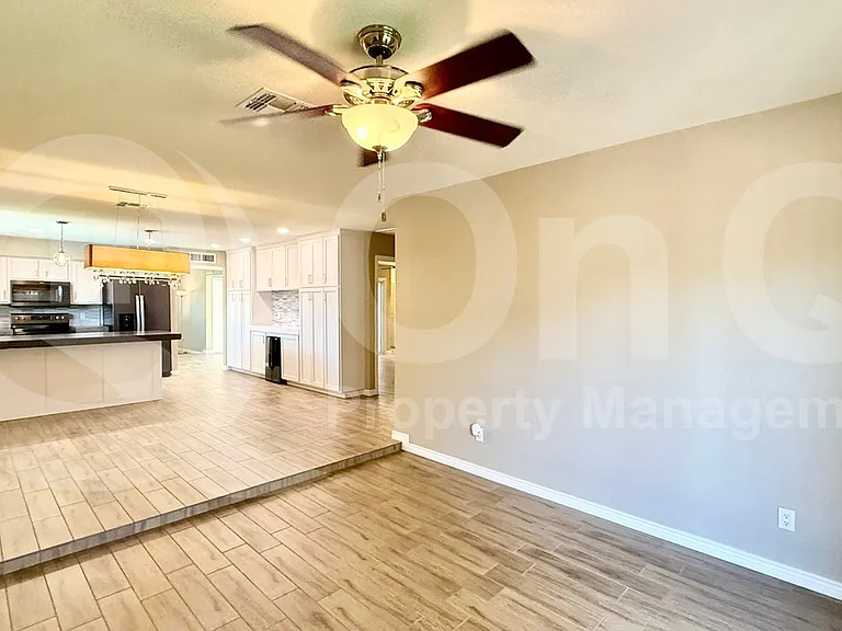 827 N 86th Way — Photo 9
