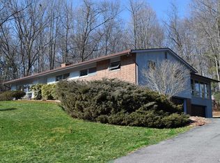 33 Pine Ridge Rd, Poughkeepsie, NY 12603