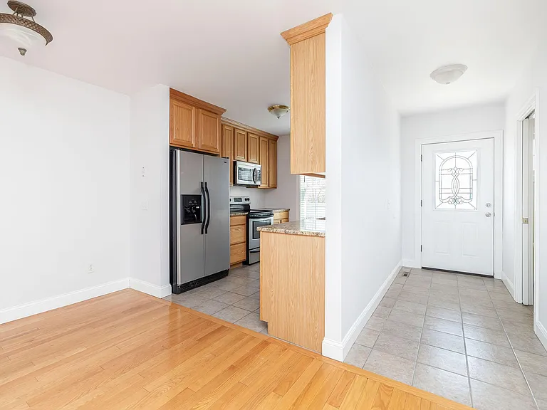 54 E Silver St #B — Photo 5