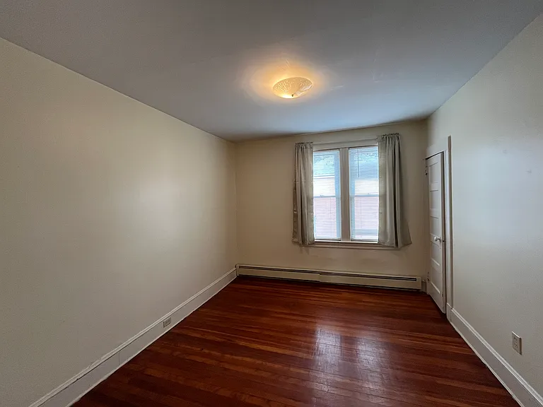 109 Holl St — Photo 8