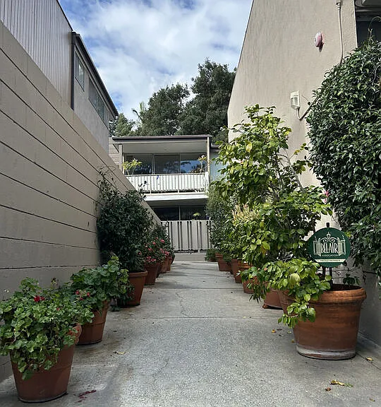 833 Moraga Dr #6 — Photo 10
