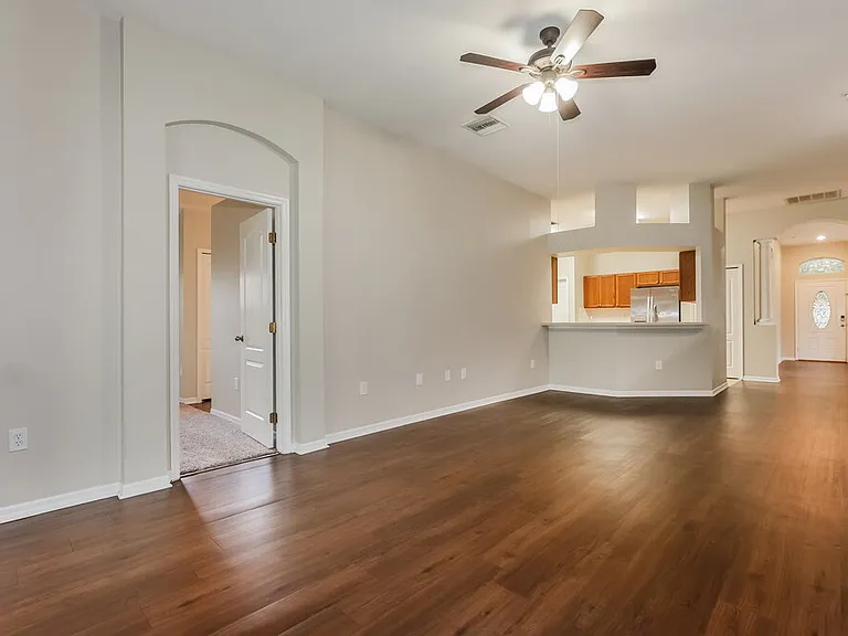 812 Lesa Glen Pl — Photo 8