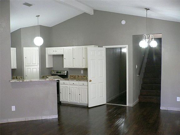 5th image of 2716 Bridge Lake Dr