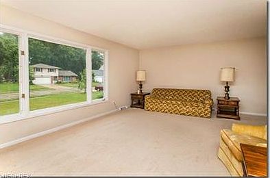 3rd image of 930 King George Blvd