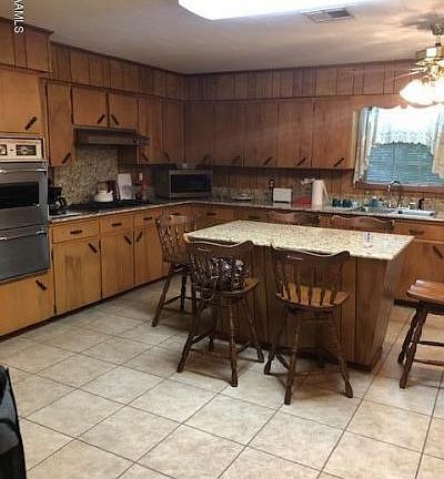 4th image of 1921 Jasmine Dr