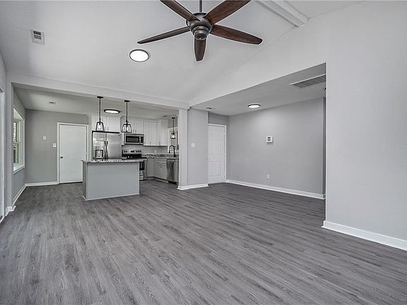 4th image of 18 Westmont Dr
