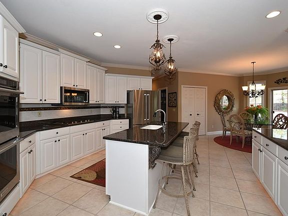 5th image of 3215 Excalibur Ave