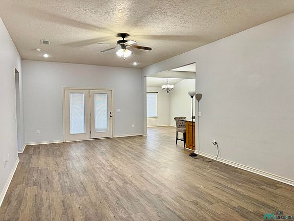 3rd image of 2721 Northglen Dr