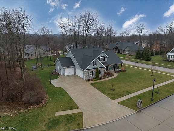3rd image of 1718 Armadale Isle