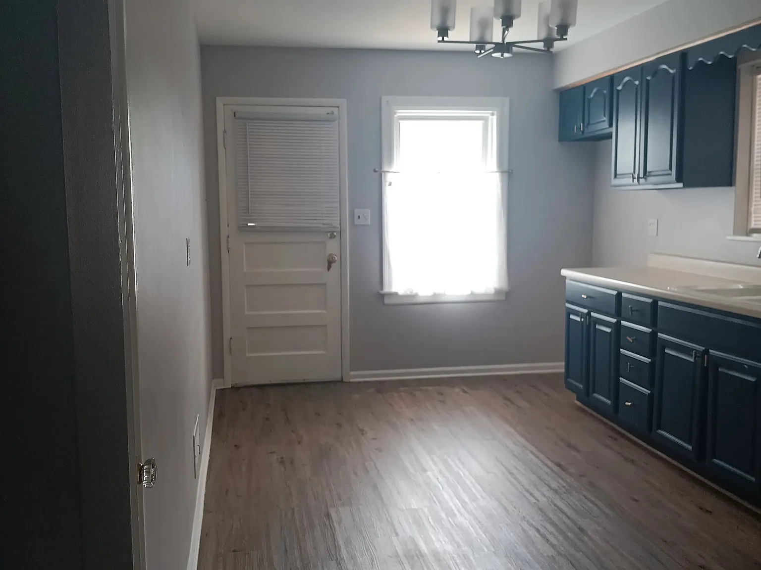 2 bed, 1000 sqft, $1,700 — Photo 3