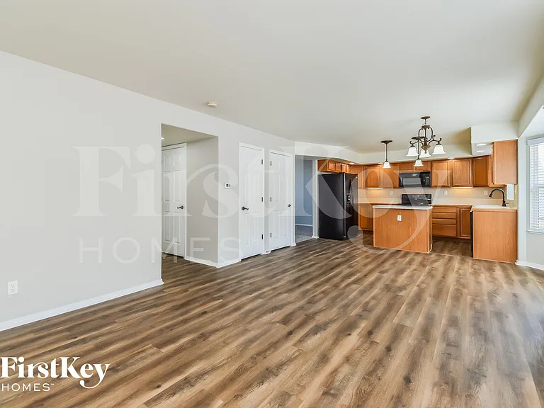 1749 Dewhirst Dr — Photo 8