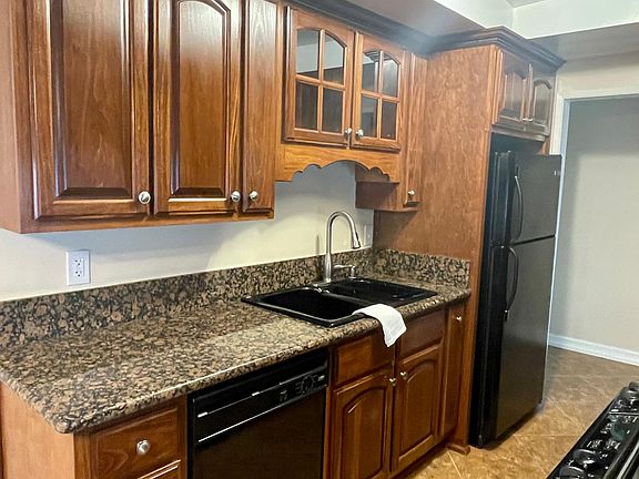 2nd image of 1800 Camden Ave APT 202