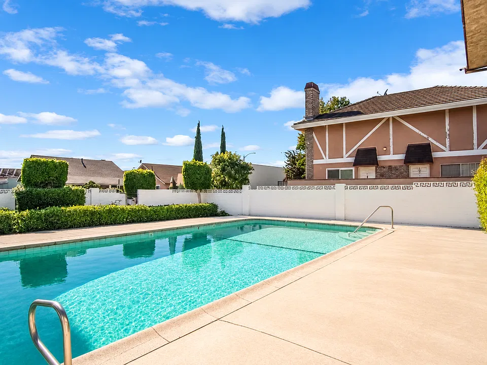 123 W Acacia Ave #21