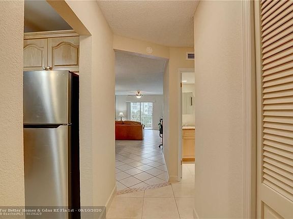 4th image of 2731 NE 14th St #405