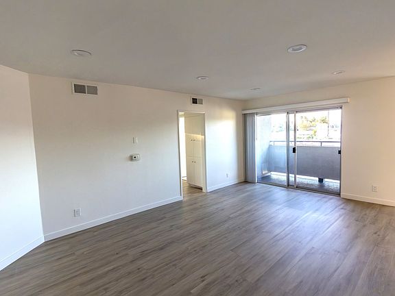 4th image of 13951 Moorpark St APT 311