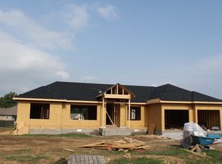 106 Twin Lakes Dr, Carterville, IL 62918