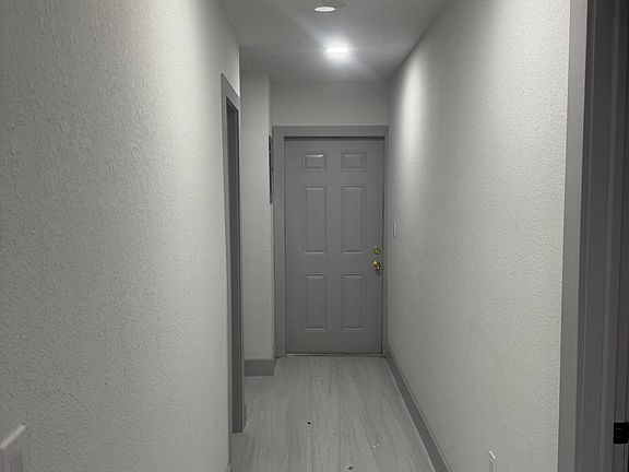 4th image of 405 N E Street