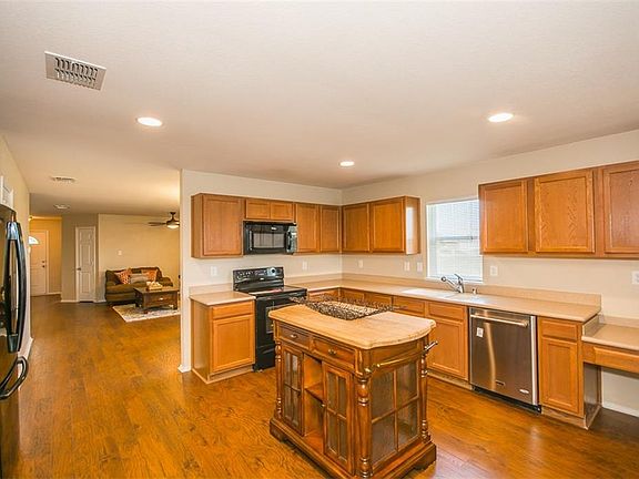 5th image of 4672 Mountain Oak St