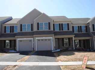 690 Stoverdale Dr, Hershey, PA 17036