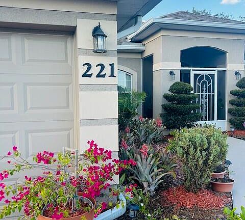 2nd image of 221 SW Kestor Drive