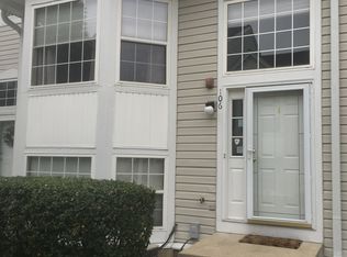 106 Hidden Creek Ln, North Aurora, IL 60542