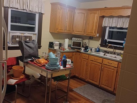 3rd image of 634 N Marshall Ave
