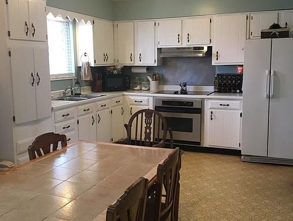 3rd image of 1305 S Hilltop Dr
