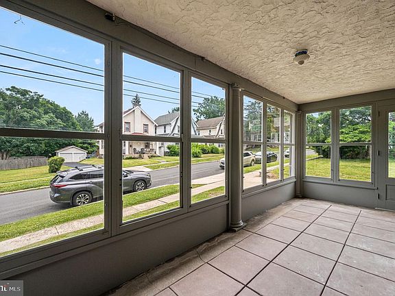 5th image of 233 S Fairview Ave
