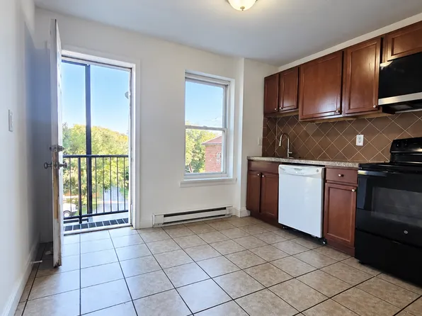 142 E Evergreen St, West Grove, PA