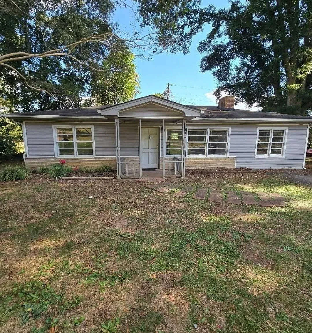 3 bed, 1056 sqft, $1,500 — Photo 1