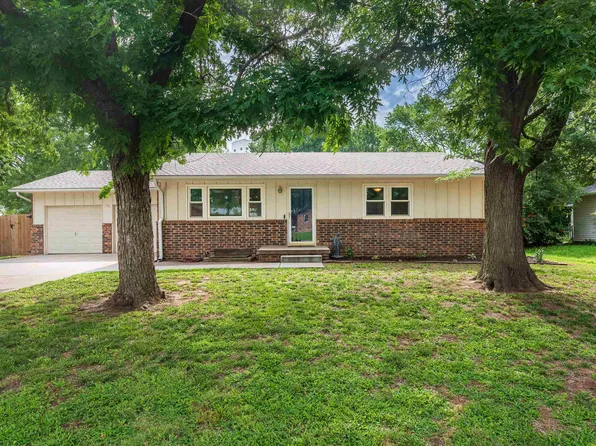 130 N Magnolia St, Andale, KS 67001