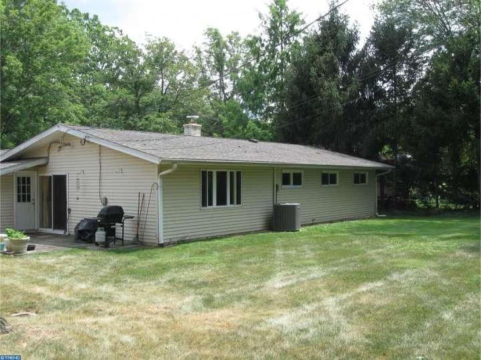 2nd image of 713 Halstead Rd