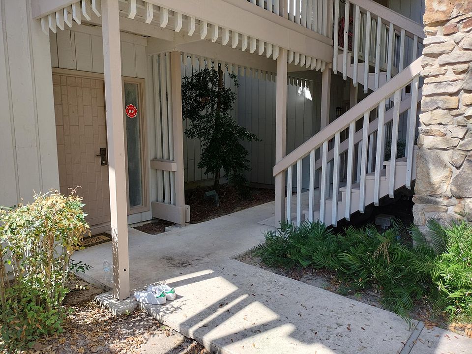 1st image of 922 Tennis Way