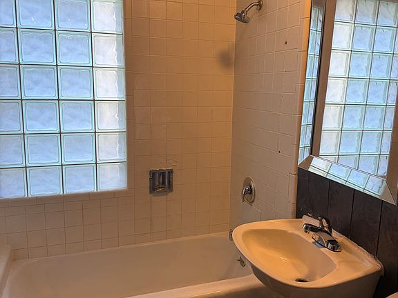 5th image of 2435 N 44th St #1