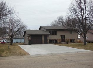 1780 Pleasant View Cir SE, Willmar, MN 56201