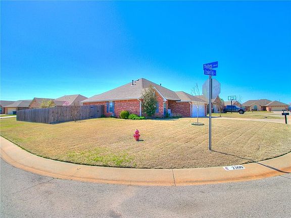 2nd image of 2300 Crooked Oak Ct