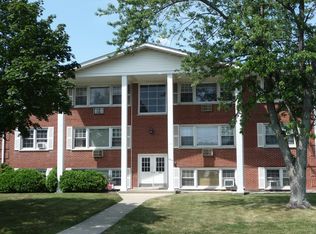 284 Woodstock Ave #2B, Clarendon Hills, IL 60514