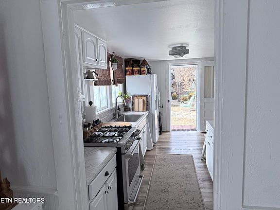 5th image of 501 Williams St