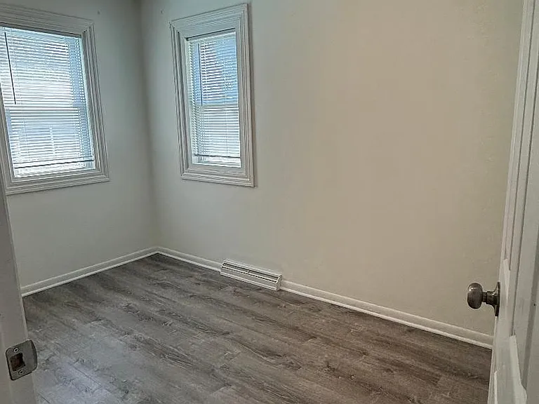 5107 Willow Ln — Photo 13