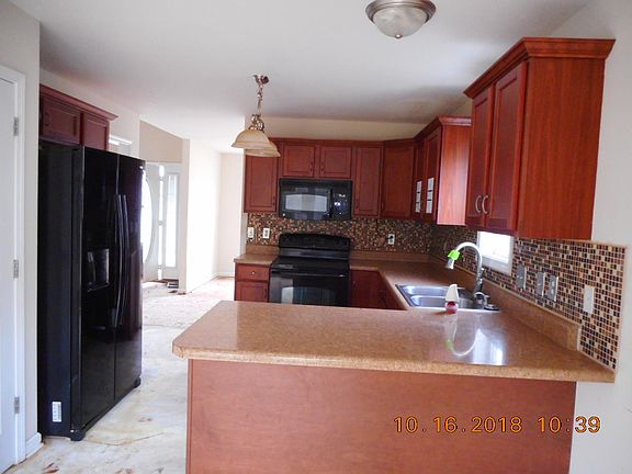 3rd image of 1905 Sherman Ct