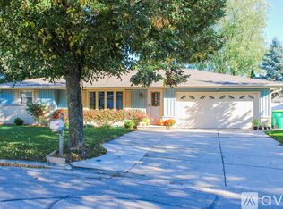 1201 Richardine Ct, Green Bay, WI 54304