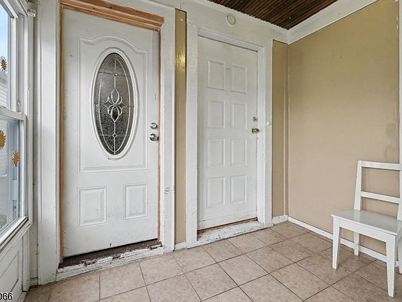 5th image of 315 Itaska St