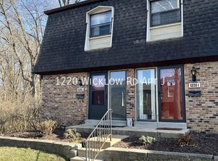 1220 Wicklow Rd APT J, Ballwin, MO 63021