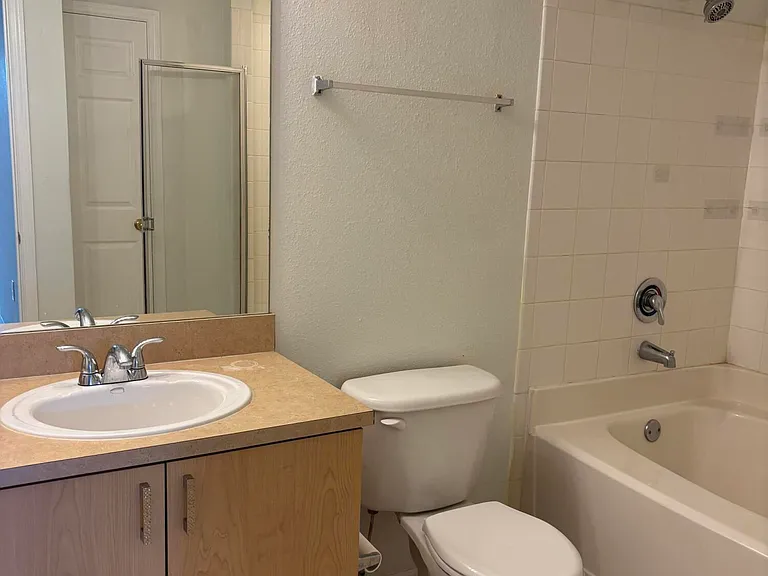 533 NE 3rd Ave #204 — Photo 18