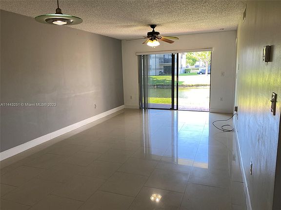 5th image of 9915 Nob Hill Ct #9915