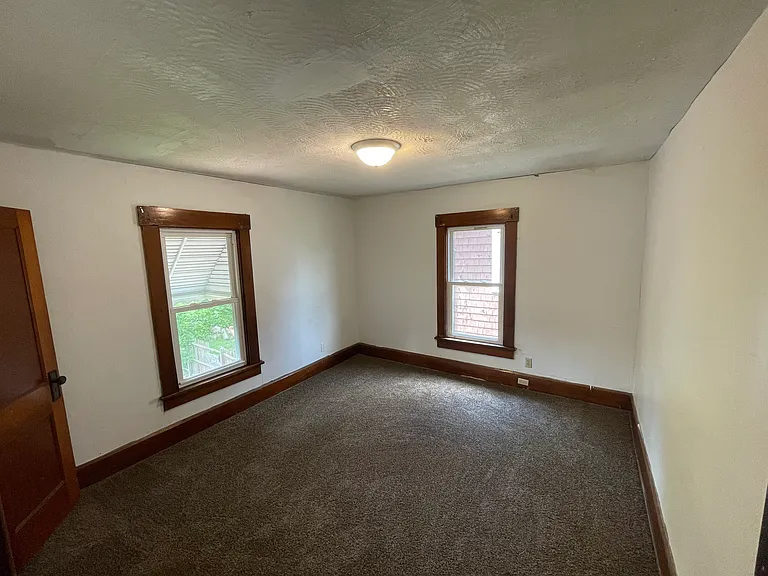 927 Clinton Ave SW — Photo 7