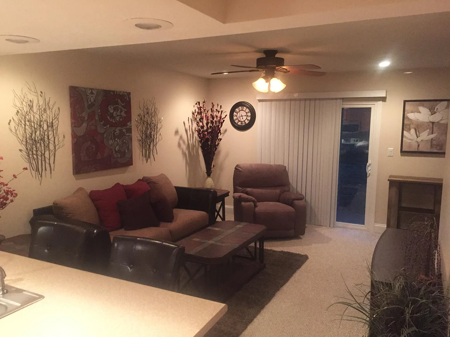 2 bed, 2.5 bath, 1300 sqft, $1,250 — Photo 4