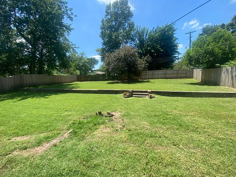 2216 S Florence Ave — Photo 15