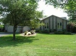 11346 Highridge Dr, Dubuque, IA 52003
